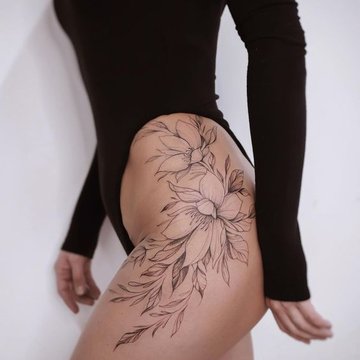 Damskie tatuaże na udach