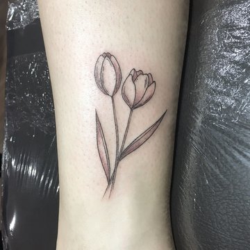 tatuaż tulipan
