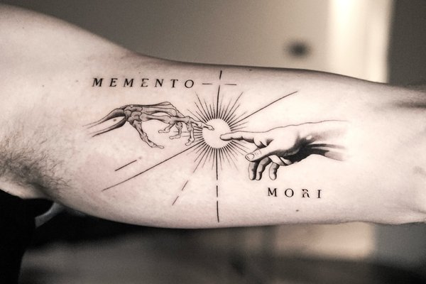 Memento Mori na bicepsie