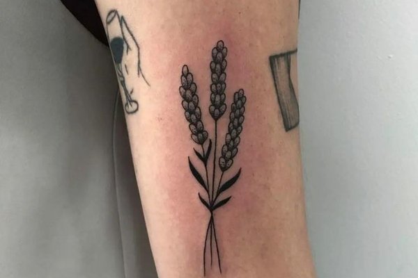 Tatuaż lawenda dla mężczyzn