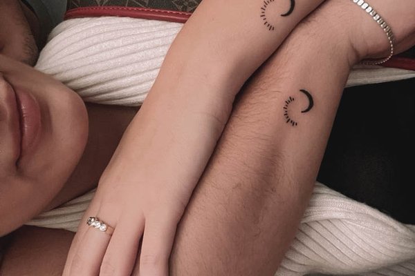 Minimalistyczne tatuaże dla par