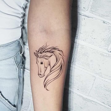 Koń w stylu fine line na skórze