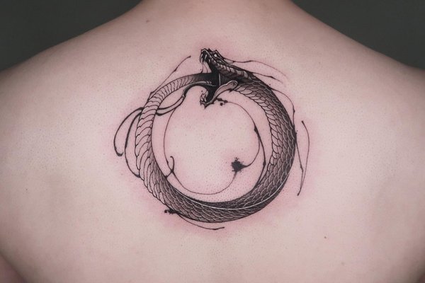 Uroboros Tatuaż