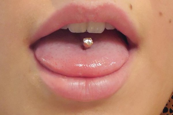Piercing języka