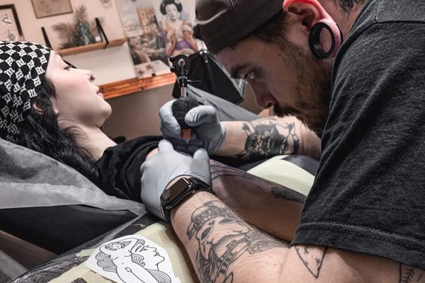 Wyraźny tatuaż w Nowym Sączu