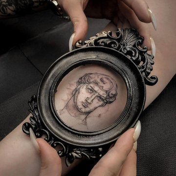 Tatuaże na rękę dla kobiet | FOTO, pomysły na tatuaż na ramię dla dziewczyn