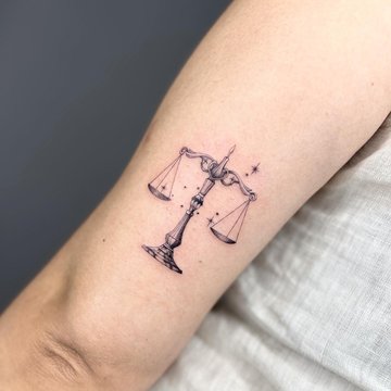 Tatuaż ze znakiem zodiaku Waga