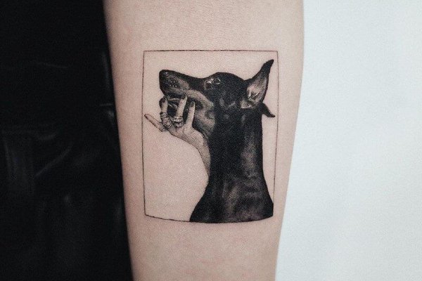 Tatuaż doberman