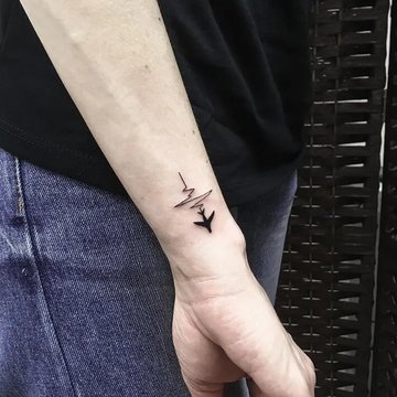 Mały Tatuaż na Nadgarstku