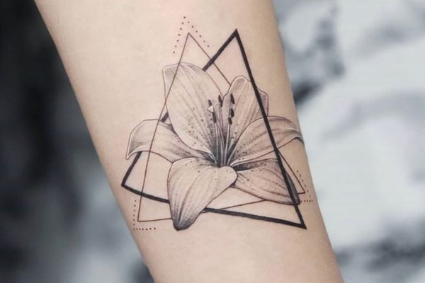 Tatuaż lilia