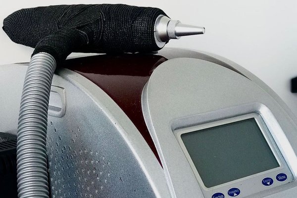 Laser removal of permanent makeup in Kalish