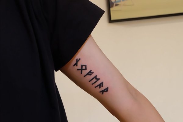 Tatuaż Runy Słowiańskie