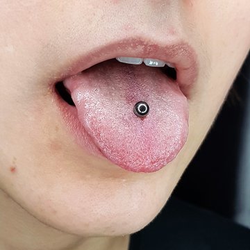 Piercing języka