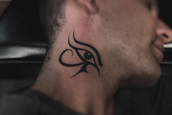 tatuaż oko horusa znaczenie wzór