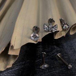 Kolczyki i piercing z tytanu: najlepszy wybór dla Twojego zdrowia i komfortu