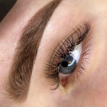 Makijaż permanentny brwi - naturalny efekt cieniowania