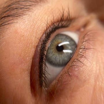 Makijaż permanentny oczu – zagęszczenie linii rzęs