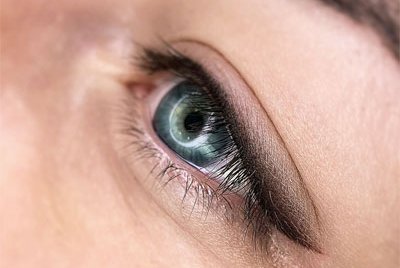 Delikatna kreska permanentna oka — Sosnowiec