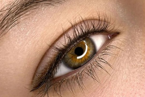 Makijaż permanentny oczu – cieniowana kreska, Toruń