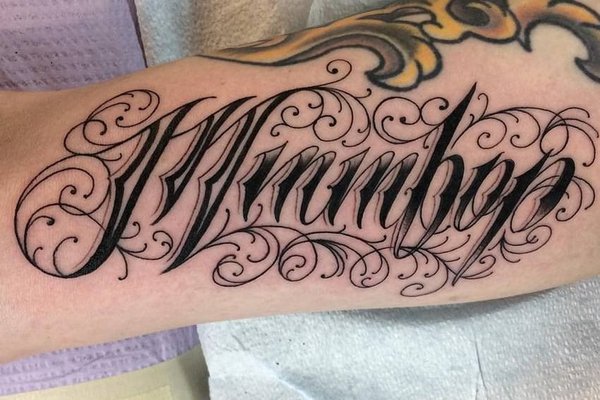 Wybór tekstu do tatuażu w stylu lettering