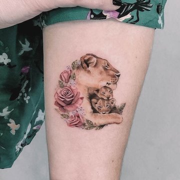 tatuaż lwica z lwiątkami znaczenie wzór