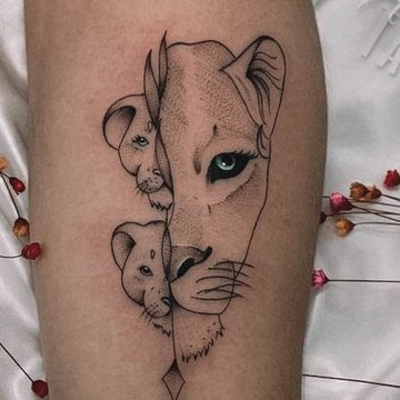 tatuaż lwica z lwiątkami znaczenie wzór