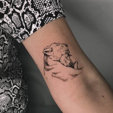 tatuaż lwica z lwiątkami znaczenie wzór