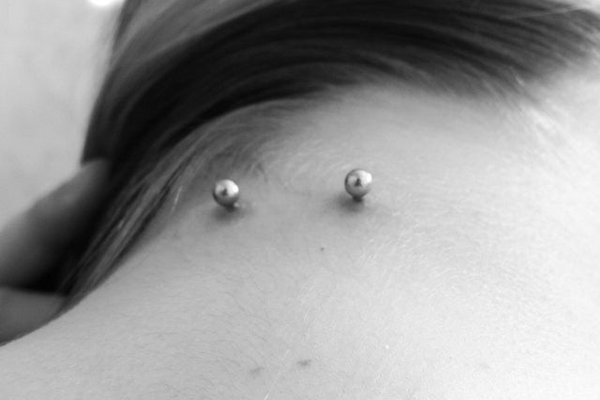 Piercing szyi
