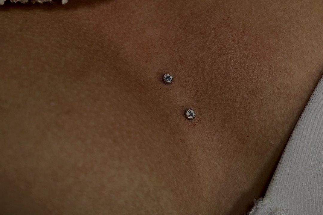 Piercing microdermal