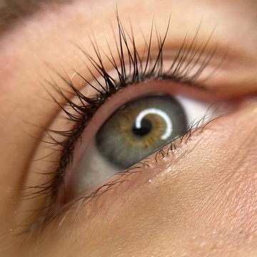 Makijaż permanentny oczu – zagęszczenie linii rzęs