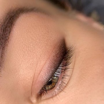 Makijaż permanentny oczu w Krakowie: subtelne cieniowanie