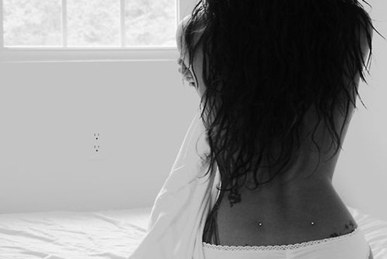 Piercing na plecach