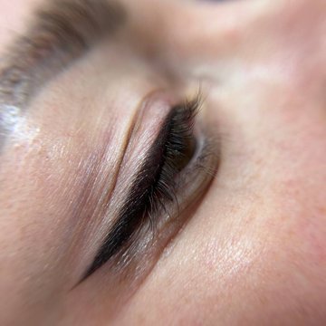 Mikropigmentacja oczu – zagęszczona linia rzęs