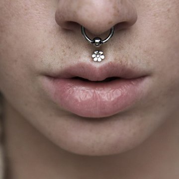 Biżuteria w przekłuciu meduza
