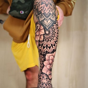 Tatuaż na Nodze Męski