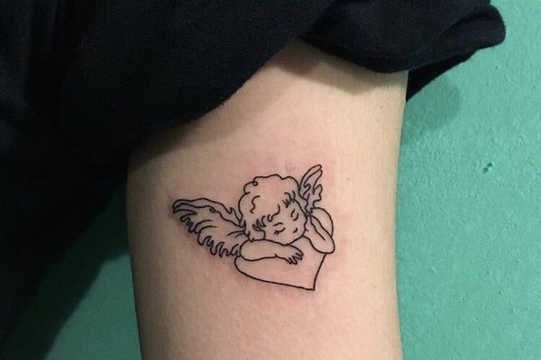 Tatuaż anioł stróż damski