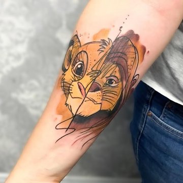 Młody i dorosły Simba jako tatuaż