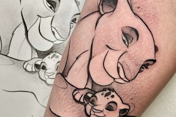 Tatuaż z postaciami z Króla Lwa