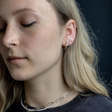 Piercing - pistolet czy igła?