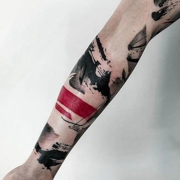 Tatuaż na nadgarstku męski z kartami i czaszką w stylu realistycznym