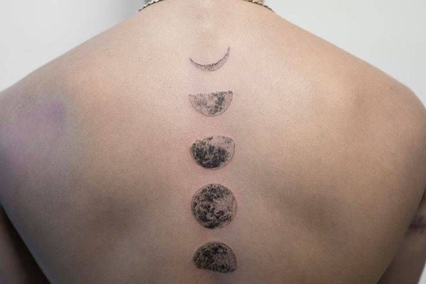 Tatuaż fazy księżyca dla mężczyzn