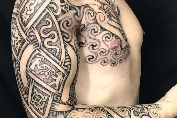 tatu rękaw z węzłem celtyckim