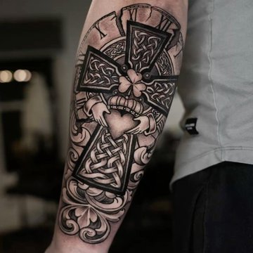 Węzeł Celtycki z celtyckim krzyżem