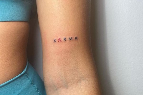 Minimalistyczny tatuaż karma