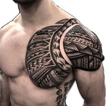 Tatuaż na barku męski - plemienny wzór w stylu polinezyjskim