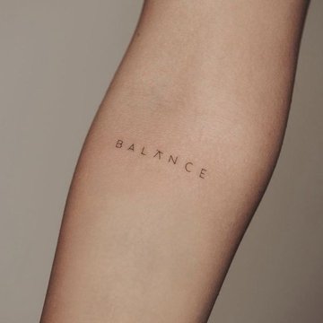 Małe Tatuaże Damskie  z napisem Balance