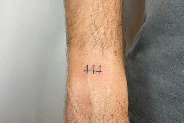 Tatuaż 444 jako talizman