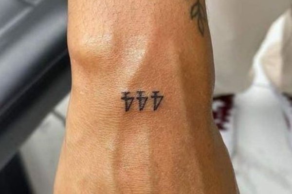444 w geometrycznym stylu