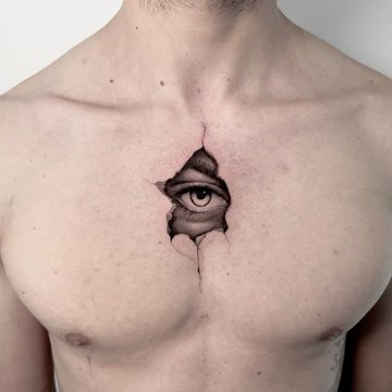 Tatuaż męski na klatce piersiowej