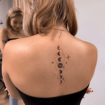 Fazy księżyca w stylu fine line